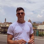 𝓐 𝓪 𝓻 𝓸 𝓷  🦋 - @aaron.costantini - Instagram