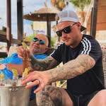 Aaron Howe - @aaronhowe1234 - Instagram