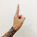 Aaron - @aaronpointsatstuff - Instagram