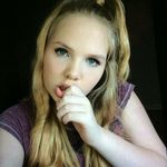 Fangirl - @abby_sampson_is_goals - Instagram
