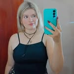 Abril Chavez - @abrilchavezzzz - Instagram