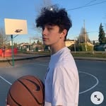 @adam_janovsky17 - Instagram