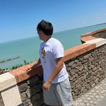 @adam_markovics - Instagram