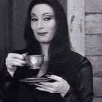 Morticia Adamsová - @morticiaadamsova - Instagram