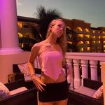 @adela_becker - Instagram