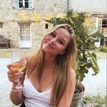 @adelegilbertt - Instagram