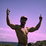 Adrian Bueno - @titanicuss - Instagram