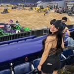 Adriana Hills - @adrianahills - Instagram