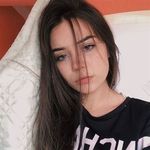 Adriana Bennett - @adrianafesduged - Instagram