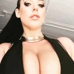 adriana deville - @adriana.deville - Instagram