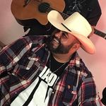 Adriano Melo - @cantoradrianomelo - Instagram
