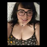 Alaina Meadows - @alaina.happybluebird - Instagram