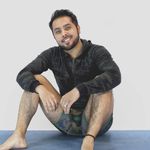 Alan Luna YOGA - @alanlunayoga - Instagram