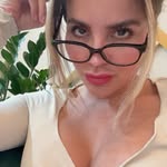 Alejandra Angel - @la.mona - Instagram