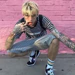 @alex.arbuckle - @alexsanxiety - Instagram