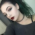 Alexandra Barker - @thepalebeauty_ - Instagram