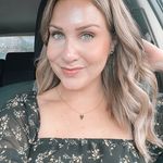 Alexandra Stanley - @the_petitepear - Instagram