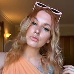 Alice Harding - @socks_the_poochon - Instagram