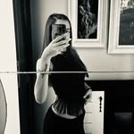 ally - @alissaparisii - Instagram