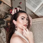 Alizé Ruiz - @alizereads - Instagram