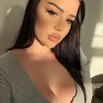 Elizabeth DC - @allisonanaya98 - Instagram