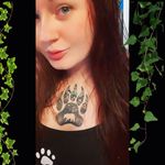 Alyssa Leone - @treehuggingtoker - Instagram