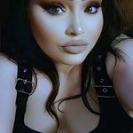 Amanda Keener - @addictivefoxx - Instagram