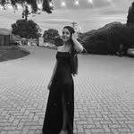 Amanda - @amifloresbar - Instagram