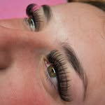 Amy Czerwonka - @amy_eyelashxtensions - Instagram