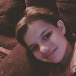 Amy Ruggles - @ilovepuppys728 - Instagram