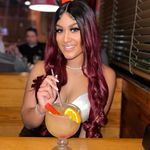 Ana Johnson - @anamarie.johnson - Instagram