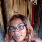 Angela Claris - Facebook