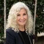 Angela Fairhurst - @luxelavs - Instagram