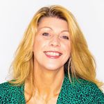 Angela Mackenzie - @angelamackenziesinging - Instagram