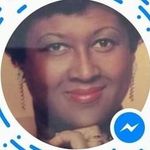 Angela Pinder - @lori_eaugust - Instagram
