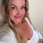 Angela Wray -Daily Outfit Ideas #OOTD - @angblikebeautytricks - Instagram