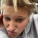 annika ahlstrand - @closet.annika - Instagram