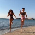 Anna & Edie 👯‍♀️ - @twinspofitness - Instagram