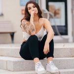 Anna Fullerton - @fullerton_b00 - Instagram