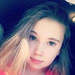 Anna Hampton - @makeup_by_anna.me - Instagram