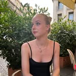 @_annahardwick - Instagram