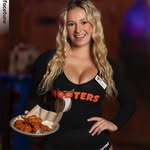 Annabelle @ Hooters 🧡 - @annabellesocohooters - Instagram