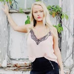 anna hubbert - @ahubbcloset - Instagram