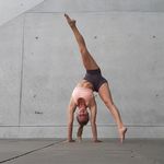 Anna | Handstand Coach - @annalanah - Instagram