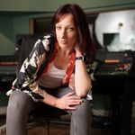 Anna Neale - @annanealemusic - Instagram