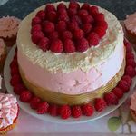 Anna Sellers - @annascakesfromhome - Instagram