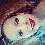 anna wirth - @cutie_in_the_background - Instagram