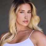 Anna Woods - @anastazaewoods - Instagram