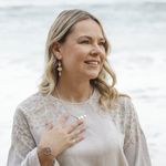 Anne Barratt - @alignwithanne - Instagram