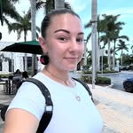 @annehood04 - Instagram